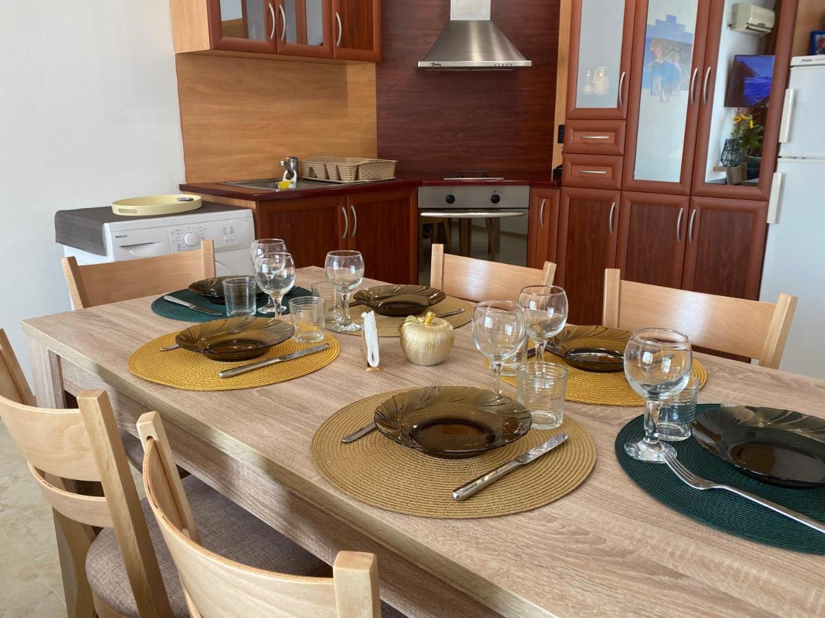 First Line On The Beach Cosy Sea Paradise Apartments Kavarna Ngoại thất bức ảnh
