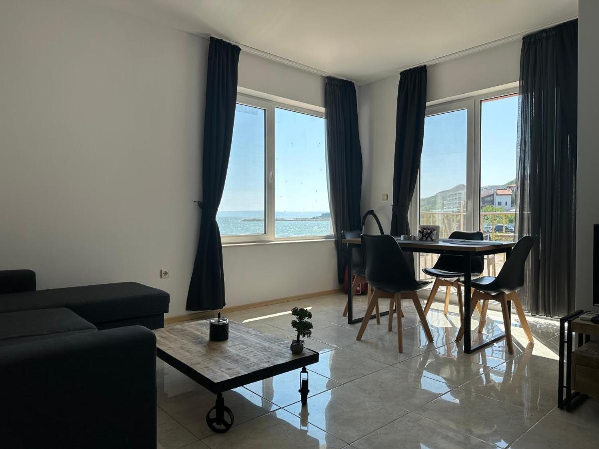 First Line On The Beach Cosy Sea Paradise Apartments Kavarna Ngoại thất bức ảnh