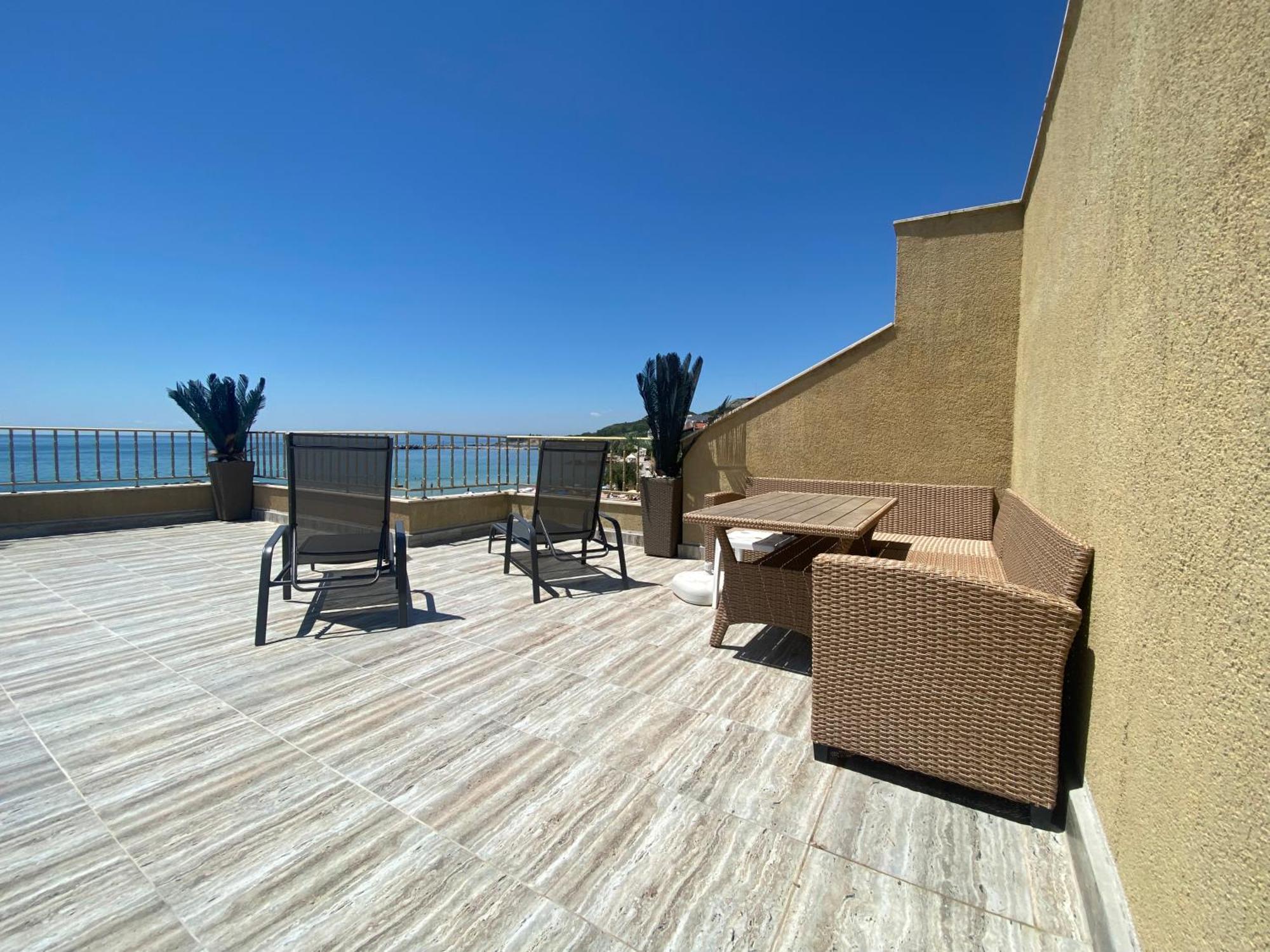 First Line On The Beach Cosy Sea Paradise Apartments Kavarna Ngoại thất bức ảnh